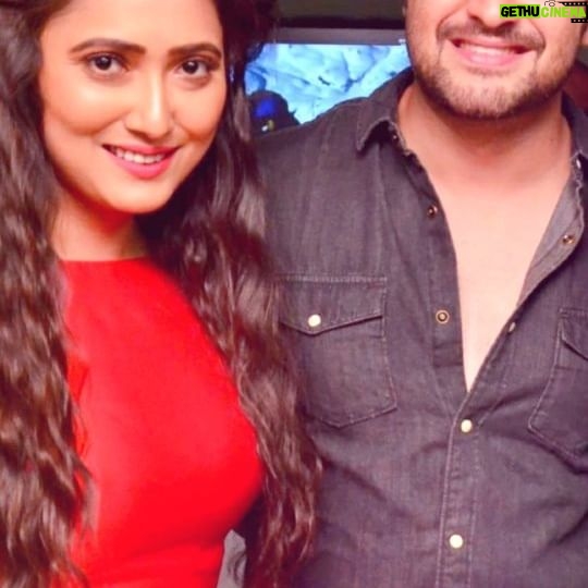 Sampurna Lahiri Instagram - বয়স বাড়ুক, বন্ধুত্ব আরও গাঢ় হোক @vikramchatterje Happy Birthday to my compass in the chaos! 🥳🤗 . #happybirthday #birthday #celebration #bestfriends #friendship #childhood #friend #happiness #love #goodvibes #xoxo