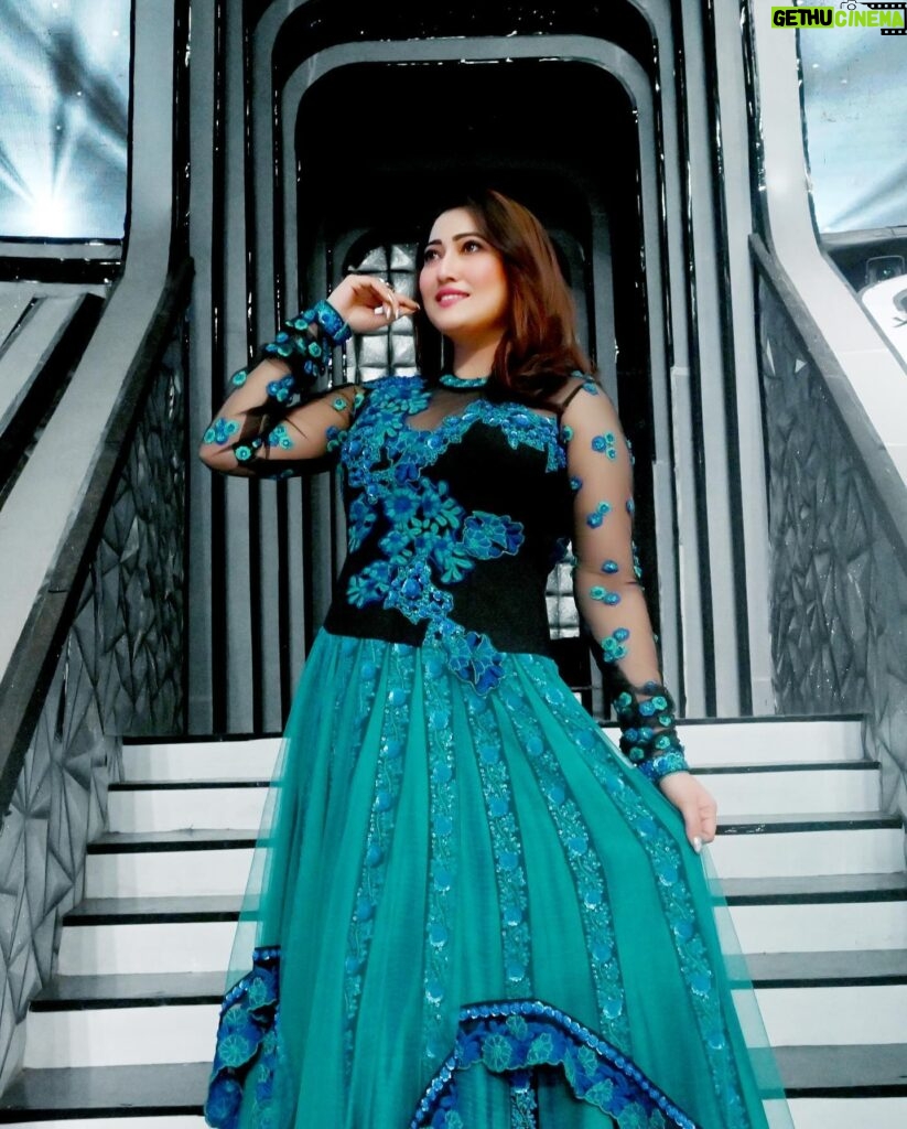 Sampurna Lahiri Instagram - Elegance is the only beauty that never fades 💫💙 . Makeup - @dabhijit860 Outfit - @abhishekraycreations Styled by - @rinkikhatoon Photography - @suvro_tanu001 Team - @sudipanchakraborty @sourabh181707 @ayesree . #dadagiri #photoshoot #elegance #beauty #gown #fashion #blue #feelgood #selflove #moment #goodvibes