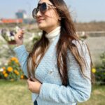 Sampurna Lahiri Instagram - Life is a series of thousands of tiny Miracles 💫 . . #life #love #winter #sunshine #light #freshair #positivevibes #feelgood #nature #bliss