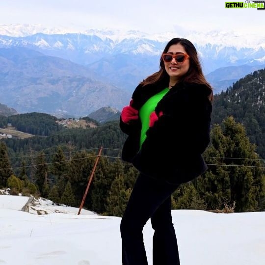 Sampurna Lahiri Instagram - It feels good to be lost in the right direction 🏔❄️ . #mountain #adventure #snow #cold #snowflake #climb #nature #beautiful #journey #vacation #travel #india #goodvibes #happiness
