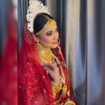 Sampurna Lahiri Instagram - || বধূবরন || . . . Makeup & Hair @makeup_artist_surojit Chandan @kolka_mehendi_by_priyashi Styling @subrata4462 Reels @reelstasoumoo Saree @threadpetals2021 Jewellery @soukhinbysuratna . . #bride #bridalmakeup #beauty #ethnicwear #saree #sareelove #makeup #style #fashion #happiness #indianbride #bengali #love