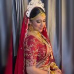 Sampurna Lahiri Instagram - || বধূবরন || . . . Makeup & Hair @makeup_artist_surojit Chandan @kolka_mehendi_by_priyashi Styling @subrata4462 Reels @reelstasoumoo Saree @threadpetals2021 Jewellery @soukhinbysuratna . . #bride #bridalmakeup #beauty #ethnicwear #saree #sareelove #makeup #style #fashion #happiness #indianbride #bengali #love