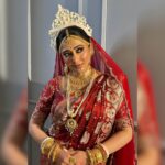 Sampurna Lahiri Instagram - || বধূবরন || . . . Makeup & Hair @makeup_artist_surojit Chandan @kolka_mehendi_by_priyashi Styling @subrata4462 Reels @reelstasoumoo Saree @threadpetals2021 Jewellery @soukhinbysuratna . . #bride #bridalmakeup #makeup #ethnic #saree #sareelove #fashion #ethnicwear #love