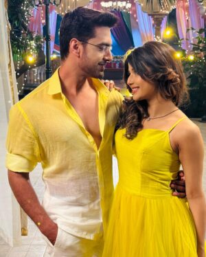 Samridhi Shukla Instagram - Holi ke Rangon ke sath ek nahi shuruvaat 💛
#yehrishtakyakehlatahai 
@starplus @rajan.shahi.543 @romeshkalra @triven.singh @rishimandial @nishabedii