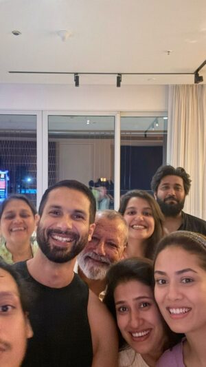 Sanah Kapur Instagram - To the best kind of evenings ❤️❤️

#family #famjam #love #candid #mine #bestpeople