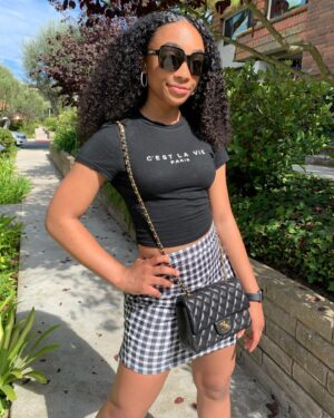 Sanai Victoria Instagram - “ A girl should be two things Classy and Fabulous!” ~ Coco Chanel 💄💋
.
.
Happy Monday!
.
#mondaymood #mondaymorning #mondayvibes #cocochanel #chanel #ootd #ootdfashion #instadaily #pictureoftheday #grateful #blessed #sendinglove #sanaivictoria 💄💋😎 Swipe 👈🏽