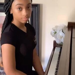 Sanai Victoria Instagram - My journey playing the piano, thanks to the phenomenal @tanishalovesyoutoo at @whitehallartsacademy she’s 🔥🔥🔥🔥Love you!❤️😘
.
.
WHAT SHOULD I PLAY NEXT? 🤔
.
#pianochallenge #piano #pianocover #classicalmusic #jazzmusic #quarentinelife #sharpeningskills #tiktok #tiktokchallange #hiddentalents #stayhome #instapiano #instadaily #videooftheday #viral #viralvideos #explorepage #explore #sendinglove #positivevibes #whitehallartsacademy #grateful #sanaivictoria 🎹 🎶 🎼 🎵
