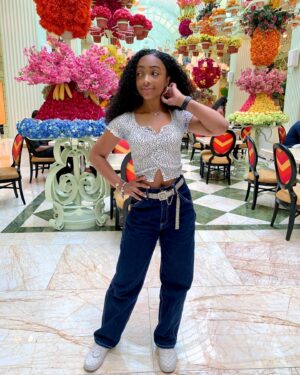 Sanai Victoria Instagram - Be consistent in maintaining an aura of grace and love ❤️ 💗 🌻🌸🌼🌺
.
.
Comment your favorite color that you see!!
.
.
#wynnlasvegas #lasvegas #auraglow #surroundyourselfwithpositivity #positivevibes #positivity #beautifulplaces #sendingloveandlight #flowers #beautifulhotels #beautifulcolors #ootd #instadaily #picoftheday #brandymelville #vanlife #vans #pandorabracelet #brunch #sendingpositivevibes #grateful #blessed #sanaivictoria 🌷🌼🌻🌸🌺🌹🌼🌻💐Swipe👈🏽