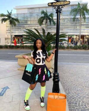 Sanai Victoria Instagram - Birthday Behavior ..... 14 years of prosperity, abundance and growth! 🛍🎉
.
.
.
Thanks so much @neonkissesinc for my outfit! 
.
.
.
.
#birthdaybehavior #birthdaygirl #14yearsold #14thbirthday #Capricorn #ootd #ootdfashion #rodeodrive #neonkisses #grateful #explore #blessed #sanaivictoria 🛍🎊🎉 Swipe👈🏾