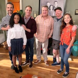 Sanai Victoria Instagram - Tbt to earlier this year. I’m so honored that I was given the opportunity to work with such an amazing cast on Modern Family in their last season. ❤️❤️ .
.
#modernfamily #abc #abcmodernfamily #throwbackthursday #tbt #actorslife #instadaily #picoftheday #explorepage #sendinglove #greatful #blessed #sanaivictoria 🎬🎬🎬