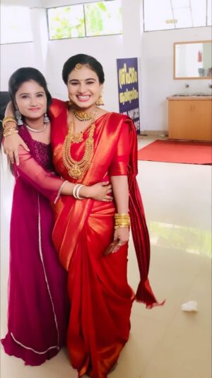 Sandra Babu Instagram - My super Duper Sister ever💋💎Always Fav😍#ninnisttamennishttanonsuryatv  #reelsinstagram #weddingideas #kerala #tvm #serialactress #shootingday #haldiceremony #mehandifunction #weddingday