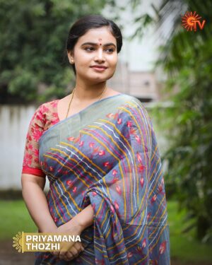 Sandra Babu Instagram - Adhi - Pavi 😍

பிரியமான தோழி | திங்கள் - சனி | 1 PM

#SunTV #PriyamanaThozhi #PriyamanaThozhiOnSunTV #Serials #TamilSerials #SunDigital