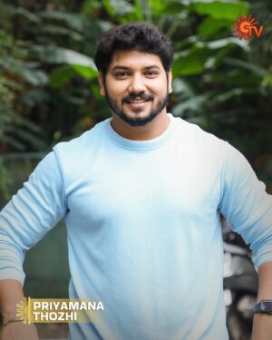 Sandra Babu Instagram - Adhi - Pavi 😍

பிரியமான தோழி | திங்கள் - சனி | 1 PM

#SunTV #PriyamanaThozhi #PriyamanaThozhiOnSunTV #Serials #TamilSerials #SunDigital
