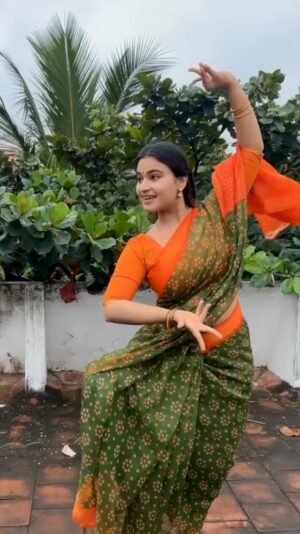 Sandra Babu Instagram - 💃🏻
#kannamoochiyenada 
Vedio @__bindu_babu