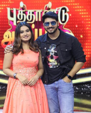 Sandra Babu Instagram - ✨

#suntv #priyamanathozhi #special #vickysandra #shining