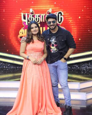 Sandra Babu Instagram - ✨

#suntv #priyamanathozhi #special #vickysandra #shining