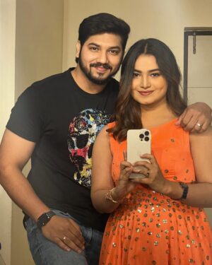 Sandra Babu Instagram - ✨

#suntv #priyamanathozhi #special #vickysandra #shining