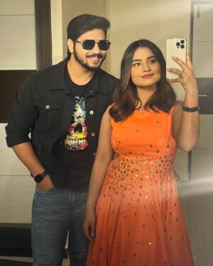 Sandra Babu Instagram - ✨

#suntv #priyamanathozhi #special #vickysandra #shining