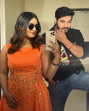 Sandra Babu Instagram - ✨

#suntv #priyamanathozhi #special #vickysandra #shining