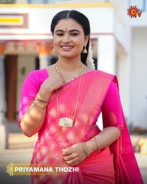Sandra Babu Instagram - Festive vibes 😍

பிரியமான தோழி | திங்கள் - சனி | 1 PM

#SunTV #PriyamanaThozhi #PriyamanaThozhiOnSunTV #Serials #TamilSerials #SunDigital