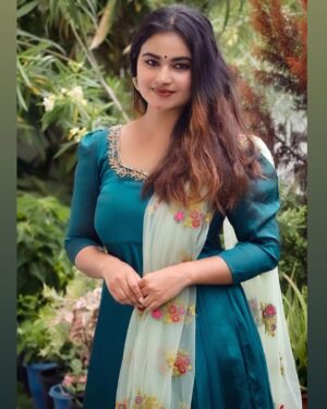 Sandra Babu Instagram - Pic @sharath._.babu
Outfit @get_enchantedclothing