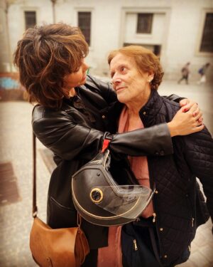 Sandra Cervera Instagram - Ella que no es nada mío pero lo es todo. Mi vecina Pilar ♥️. Ella que nació en plena guerra y sabe todo de la vida, me ha enseñado todavía más.