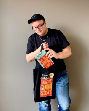 Sandra Cisneros Instagram - Repost from @matthewsciarappa ✨✨✨
•
Mostly because of this very cute @vintageanchorbooks tote, I decided to reread THE HOUSE ON MANGO STREET by Sandra Cisneros and found it to be more charming than ever.
🥭🖊️
#TheHouseOnMangoStreet is voicey and sweet, filled with childlike wonder, mischief, and curiosity. It’s told in bite-sized chapters that serve almost as isolated stories—little anecdotes from a delightfully misfit cast of characters always peripherally aware of the harsher socioeconomic undercurrents running between their narrative lines. The punchy dialogue and down to earth humor carry you from page to page. Occasionally, a much darker story beat will stop the rhythm like a catch breath, lingering just long enough to reorient you and remind you how coming-of-age, even for characters as sassy and spirited as this, is more complex than a collection of your best or most awkward memories. Love this little book. Such a treat to revisit it.
. .
#TeamPRH
