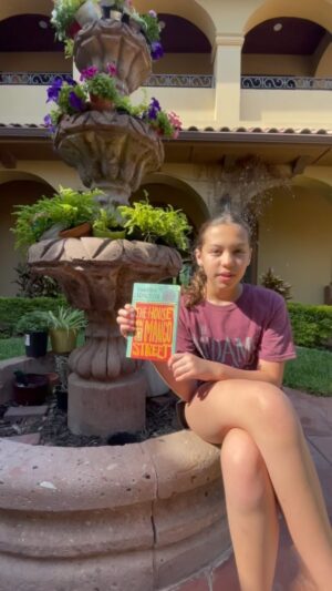 Sandra Cisneros Instagram - Love love love this video of Olivia Chapa Muñoz from Mission, Texas. Sharing with both Olivia’s and her mom’s permission! @irma.munoz.3950 Thank you for reading, Olivia 💓