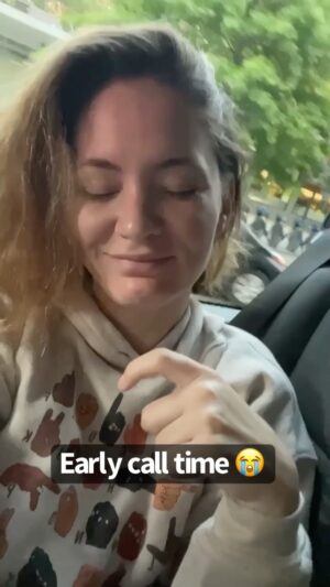 Sandra Mae Frank Instagram - Who else hates early call time like me? 😭

As much as I’m NOT a morning person, I enjoy and embrace beautiful sunrises, especially in places like NYC. Happy to call  NYC my new home. 🤗

My “ABC” cropped hoodie - @errybshop 😍

#EarlyCallTime #DamFam #NewAmsterdam #DrWilder #NYC #Sunrise 

[Video Description]
Sandra Mae is in the van with messy brown/blonde-ish hair, cropped hoodie with ABC in ASL, and glimpses of the city in NYC with the sunrise.