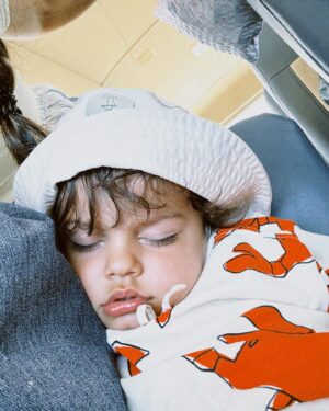 Sandra Silva Instagram - Vasco, o meu sonho tornado realidade. O mais importante da minha vida. Amo-te filho e apesar de não ter acordado colada a ti como queria, estou doida por te esborrachar hoje 🥹 FELIZ DIA A TODAS AS MÃES 🤍 As de sangue, as de coração, as de colo vazio, as de esperança. E a todas as filhas e filhos que neste dia também estão com o coração mais apertado. Ser mãe é ser amor, mesmo que seja por uma vontade que ainda não se concretizou. Um abraço ✨