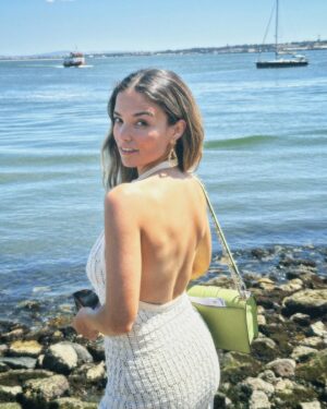 Sandra Silva Instagram - Vão dizer que só tirei fotografias de costas por estar grávida 😏 Na 3a fotografia claramente que encolhi 🤭 Fora isto tudo, foi um date tão bom @constancasb e sem novidades destas 😇