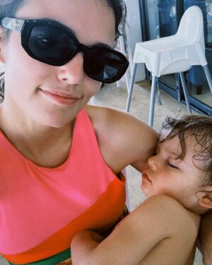 Sandra Silva Instagram - Vasco, o meu sonho tornado realidade. O mais importante da minha vida. Amo-te filho e apesar de não ter acordado colada a ti como queria, estou doida por te esborrachar hoje 🥹 FELIZ DIA A TODAS AS MÃES 🤍 As de sangue, as de coração, as de colo vazio, as de esperança. E a todas as filhas e filhos que neste dia também estão com o coração mais apertado. Ser mãe é ser amor, mesmo que seja por uma vontade que ainda não se concretizou. Um abraço ✨