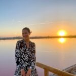 Sandra Díaz Arcas Instagram - Cosas que me gustan del verano: -Disfrutar de una bonita puesta de sol 🌞 . . . #summervibes #sunset #sunsetlovers #summertime