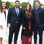 Sandra Díaz Arcas Instagram - Para una murciana que lleva ya 12 años fuera de su tierra pero que la siente en el corazón, el día de hoy ha sido un regalo. En apenas dos meses, arranca el Año Jubilar 2024 de @aytodecaravaca y ha sido un placer absoluto ser la encargada de dirigir el acto de su presentación, además, en un escenario idílico. Gracias Consejera, @carmenconesaperiodista por pensar en mí 🫶🏽 Por supuesto, estáis todos invitados, porque la @regiondemurcia_ está preparada para acogeros, sorprenderos y animaros a creer en lo extraordinario 💫 . . . #añojubilar2024 #caravacadelacruz #regiondemurcia #retiromadrid