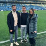 Sandra Díaz Arcas Instagram - Felicidad 😊 Estamos en Vitoria, hace un tiempazo y tengo a estos dos cracks al lado para contaros el Deportivo Alavés-Barça ⚽️ @dazn_es