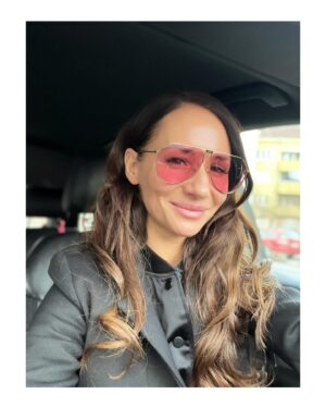 Sandra Nováková Instagram - Já to prostě nechápu, ale v @klinika_formositas jsou prostě kouzelníci! V posledních týdnech se mi vlivem zimy opět zhoršila pleť , ostatně jako každý rok. Trápilo mě začervenání, podráždění a suchost, takže jsem vše klasicky zakrývala make-upem. Do dnešního dne, kdy jsem je po delší době navštívila a absolvovala ošetření IPL. Výsledek vidíte sami. Jsem asi hodinu po zákroku, bez make-upu a bez filtru. Ach! Děkuju že vás mám @i_pokorna @klinika_formositas & @shapeyourbody.cz 

#nofilter #nomakeup #nejlepsipeceoplet #nejlepsipeceotelo #pletjakovbavlnce #pletjakonova #ipl #odbornicinakrasu #vdecna #dekuju #nomakeupselfie #41years