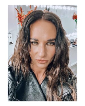 Sandra Nováková Instagram - Ještě jedno selfíčko z focení;) těšte se😉 už brzy v trafikách😅😝🥳 #makeupandhair by @koki9_official
