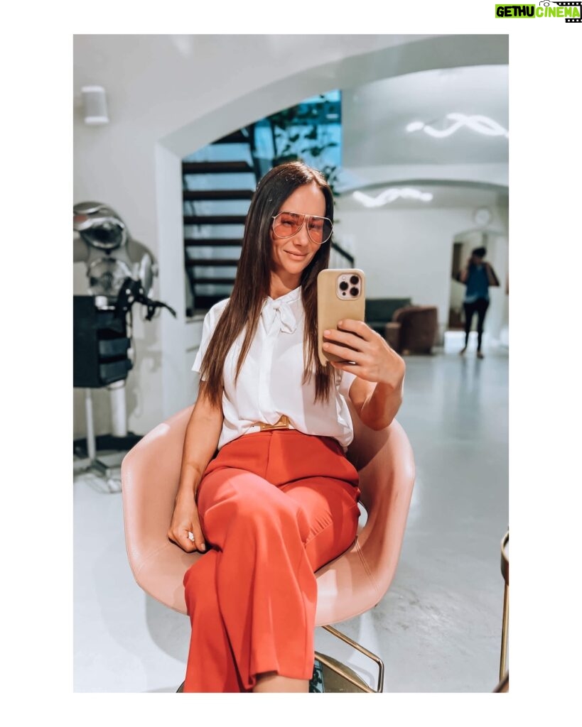 Sandra Nováková Instagram - Pravidelná údržba prodloužených vlasů❤️ #THANKYOU @vlasovepasky.cz #hairextensions #extensions #haircare #hairservis #vlasovepasky