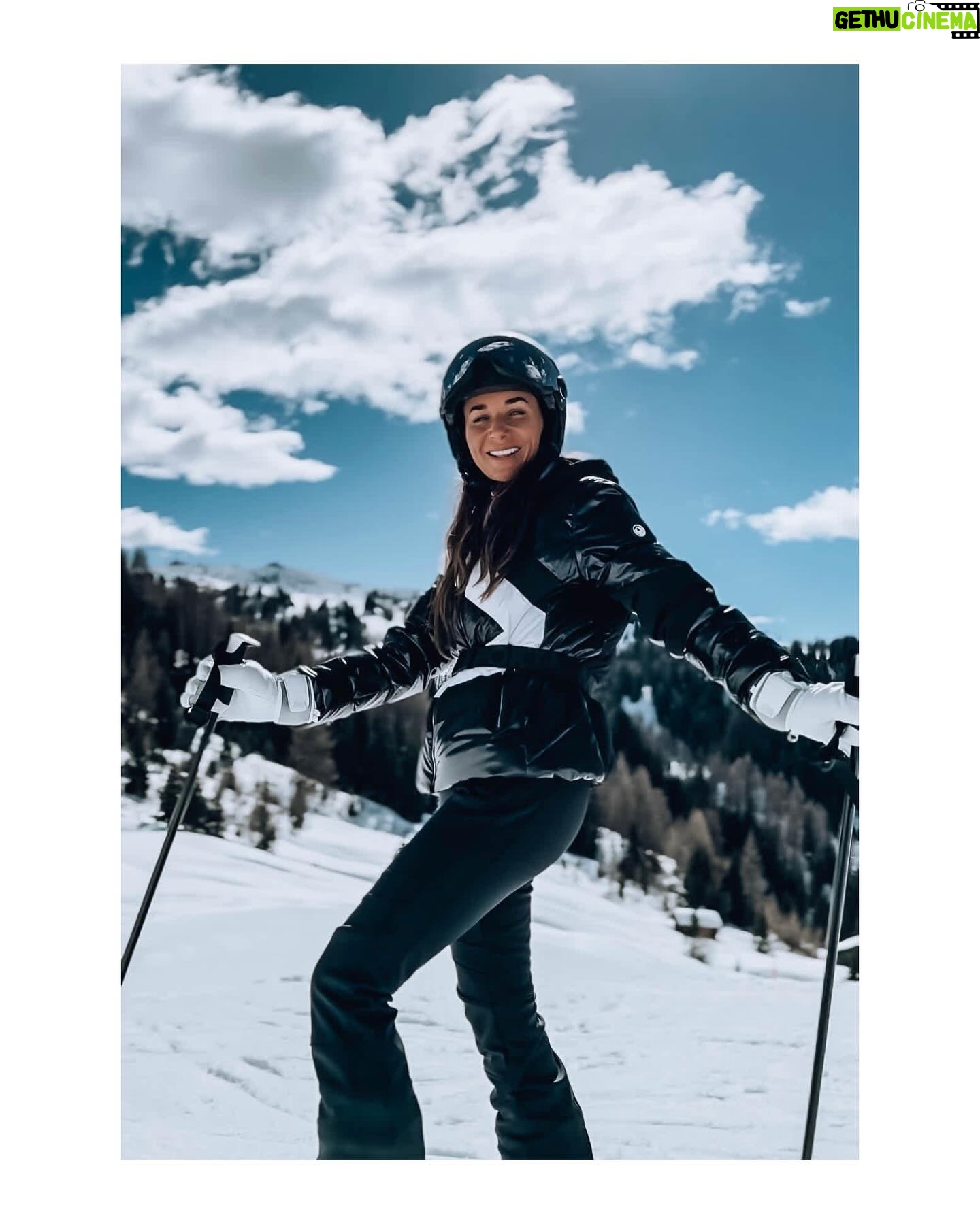 Sandra Nováková Instagram – On the slope🤍🖤 #dolomites #alps #mountain # ...