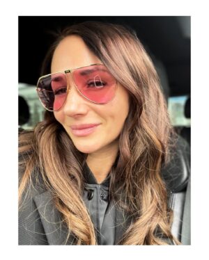 Sandra Nováková Instagram - Já to prostě nechápu, ale v @klinika_formositas jsou prostě kouzelníci! V posledních týdnech se mi vlivem zimy opět zhoršila pleť , ostatně jako každý rok. Trápilo mě začervenání, podráždění a suchost, takže jsem vše klasicky zakrývala make-upem. Do dnešního dne, kdy jsem je po delší době navštívila a absolvovala ošetření IPL. Výsledek vidíte sami. Jsem asi hodinu po zákroku, bez make-upu a bez filtru. Ach! Děkuju že vás mám @i_pokorna @klinika_formositas & @shapeyourbody.cz 

#nofilter #nomakeup #nejlepsipeceoplet #nejlepsipeceotelo #pletjakovbavlnce #pletjakonova #ipl #odbornicinakrasu #vdecna #dekuju #nomakeupselfie #41years