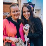 Sandra Nováková Instagram - Takovýto když zasdílíš pár fotek upravených pomocí #ai a přidáš k nim komentář: “To sněžítko potřebuju!” a pak ti na Barování Jana Topinková @topca92 to sněžítko fakt přinese!!! #totalnedojata #nejvic #dekuju #barovani
