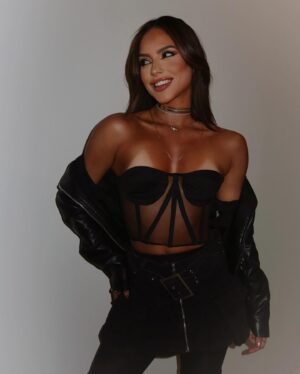 Sandri Oliveira Instagram - Crochê addicted 🩰🌷👙
Bronze: @mk.bronzerhd