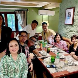 Sandy Andolong Instagram - Fun lunch with this bunch❣️😊 @lolitsolisakona @patpdaza @iamnoelferrer @gorgyrula @salveasis @leoespinosa888 @mrfu_mayganon Walang sawang kwentuhan😄