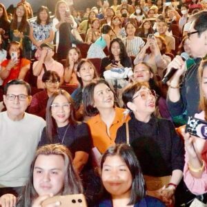 Sandy Andolong Instagram - Block screening early tonight for @sgt.pepper8 @rosavilmasantosrecto’s supporters🎥🎬🍿Maraming salamat sa lahat ng nanuod at manunuod pa ng @whenimetyouintokyofilm🎞️ Extended po  ang screening ng whenimetyouintokyofilm😊👍🏻 Super salamat sa patuloy na pagmamahal at suporta ng mga bumuo at dumating sa block screening tonight lalo kina @lhen23_ @tuwingumaga @emmalagrimas @krisbajiolaygo❣️🥰 Special thanks too to @toniroseramos for helping the group😊Thank you very much again @rosavilmasantosrecto @tirsocruziii @lynncruz525 @redgiemagno for the surprise appearance❤️ Vi ikaw naman naka prank kay Bo pati na rin sa akin😄🫶🏻