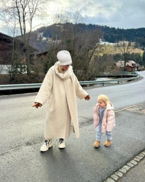 Sanela Diana Jenkins Instagram - Afternoon Stroll