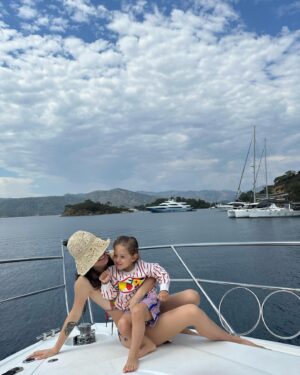 Sanem Bahçekapılı Instagram - Yaz, senciyiz senci 💘