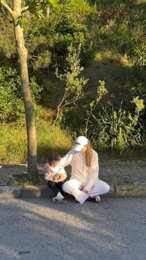 Sanem Bahçekapılı Instagram - Bu müthiş 3 sene için teşekkürler Teoşko. Sana aşıkız aşıkkk! iyi ki doğdun 🥹🎈♥️