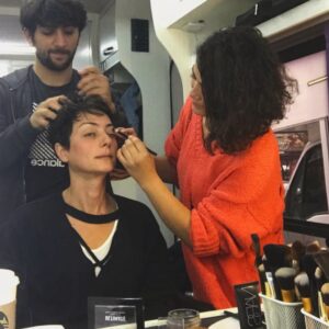 Sanem Çelik Instagram - Biz calışmaya devam ediyoruz❤Herkesin emeğine, yüreğine sağlık 🙏🏻 #birlitregözyaşı @1ltgozyasidizi @kanald