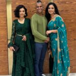 Sangeeta Krishnasamy Instagram - Thank you @warrenfdez & @pushpanarayan for the invite to @oakwoodkualalumpur's @discoverasrmalaysia Deepavali Buffet preview 💚 Gorgeous green lengha by @warnamozhi @button.hook_official @reshmonu @subashiniasokandevi @balaganapathi_william