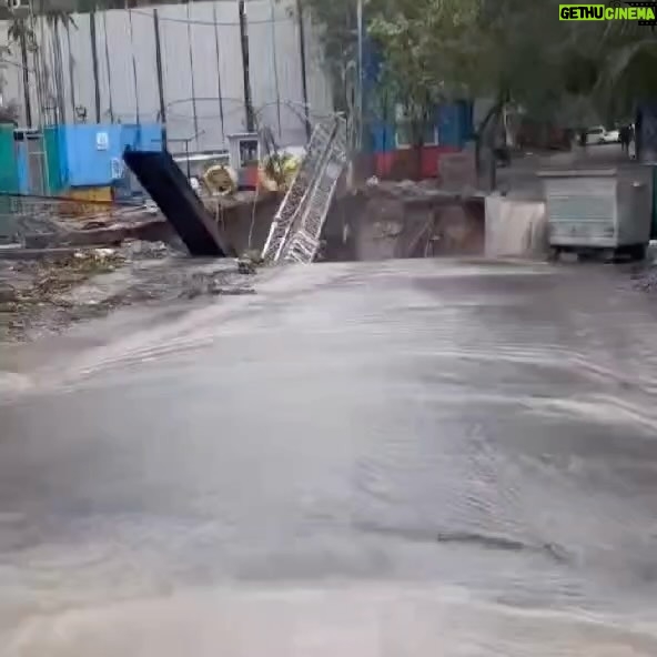 Sangeeta Krishnasamy Instagram - The road opposite us. Hope no animals and people were injured 😢🤲 #cyclonemichaung